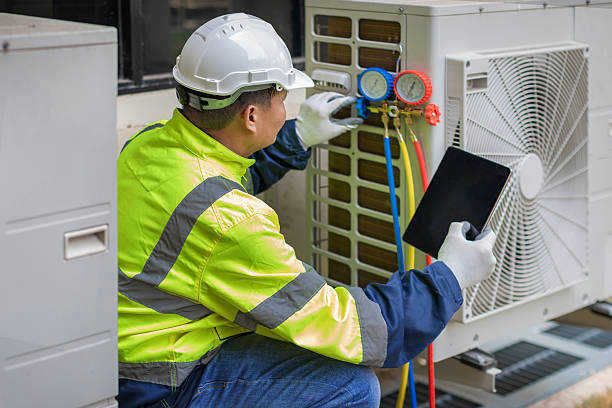 Professional Hvac technician working in Bunker Hill, OR